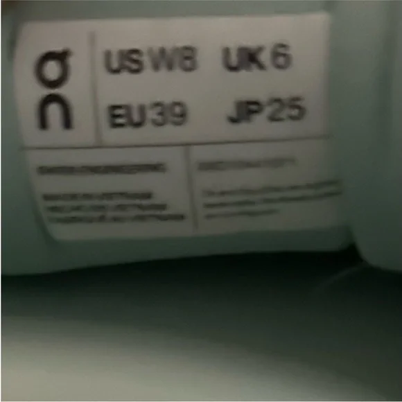 On Running Women's Athletic Shoes, mint green, great condition . Size 8 - Picture 4 of 6